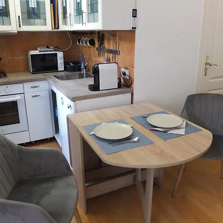 Peaceful Base With Cafes, Bars, And Nightlife Buzz * Budapest