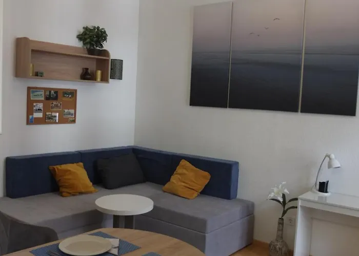 Peaceful Base With Cafes, Bars, And Nightlife Buzz Apartmán *
