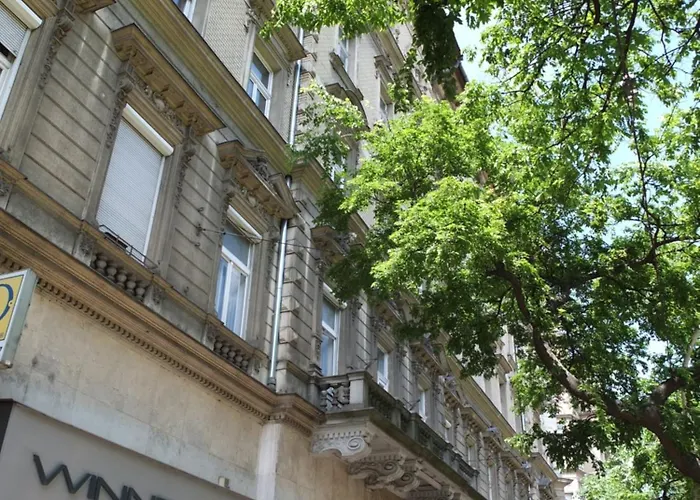 Peaceful Base With Cafes, Bars, And Nightlife Buzz Apartmán Budapešť