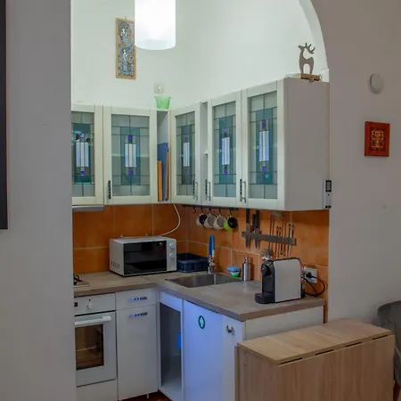 Peaceful Base With Cafés, Bars,&nightlife Buzz