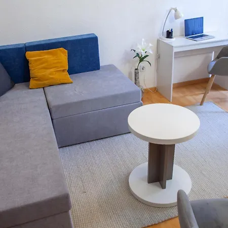 Peaceful Base With Cafes, Bars, And Nightlife Buzz *