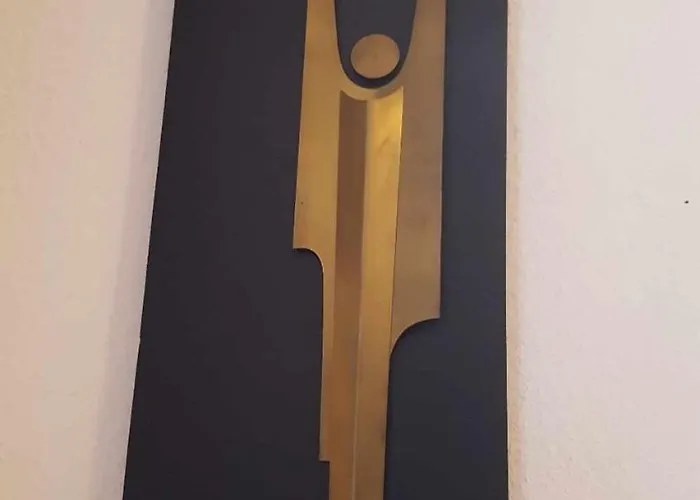 Peaceful Base With Cafes, Bars, And Nightlife Buzz 公寓