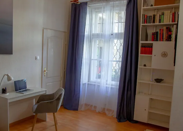 公寓 Peaceful Base With Cafes, Bars, And Nightlife Buzz