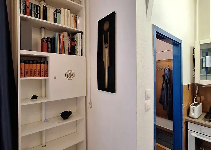 Apartamento Peaceful Base With Cafés, Bars,&nightlife Buzz *