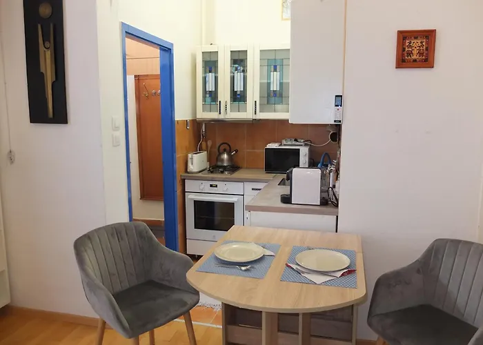 Apartamento Peaceful Base With Cafés, Bars,&nightlife Buzz *