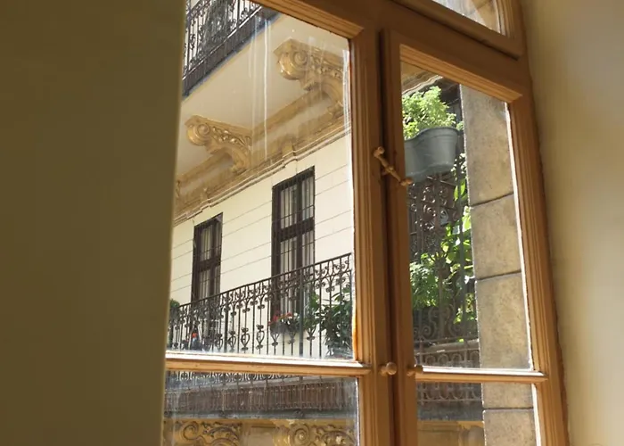 公寓 Peaceful Base With Cafes, Bars, And Nightlife Buzz 布达佩斯