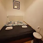 Apartament Peaceful Base With Cafes, Bars, And Nightlife Buzz Budapeszt