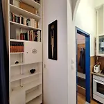 Apartament Peaceful Base With Cafes, Bars, And Nightlife Buzz *