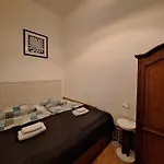Apartament Peaceful Base With Cafes, Bars, And Nightlife Buzz