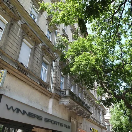 Peaceful Base With Cafes, Bars, And Nightlife Buzz Apartament Budapeszt